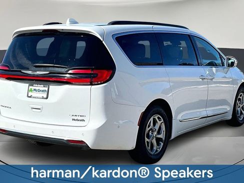 Used 2022 Chrysler Pacifica Limited image 7