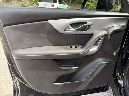 Used 2025 Chevrolet Blazer LT FWD image 5