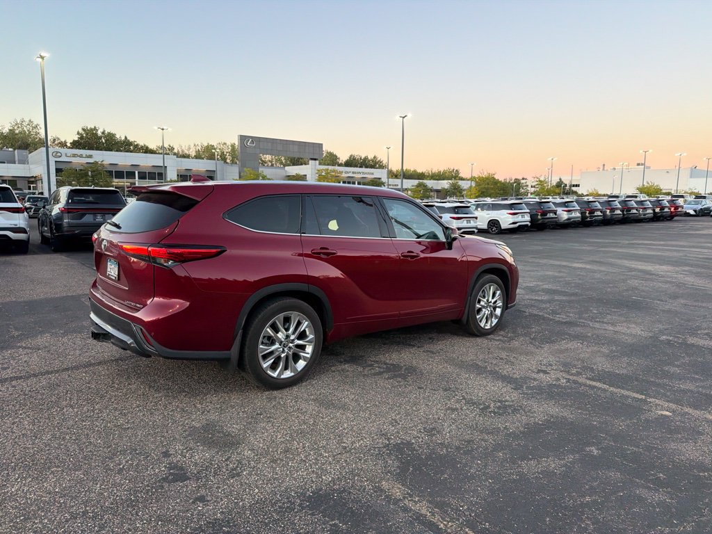 Used 2021 Toyota Highlander Limited AWD/4WD image 19