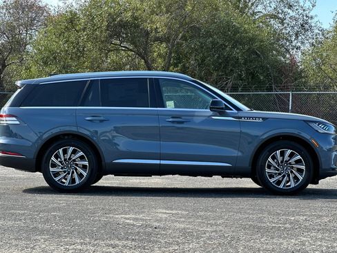 New 2026 Lincoln Aviator 2WD image 2