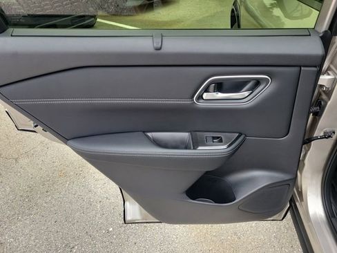 New 2026 Nissan Rogue Platinum AWD/4WD image 9