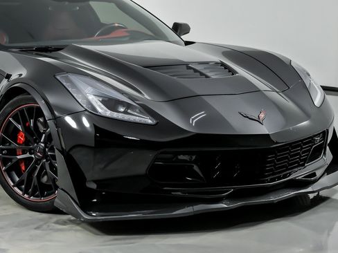 Used 2019 Chevrolet Corvette Z06 RWD image 3