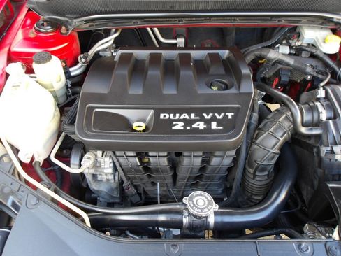 Used 2013 Dodge Avenger SE image 21