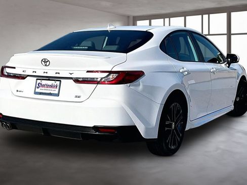Used 2025 Toyota Camry SE w/ Convenience Package FWD image 6