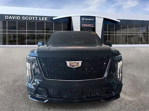 Used 2025 Cadillac Escalade V AWD/4WD image 3