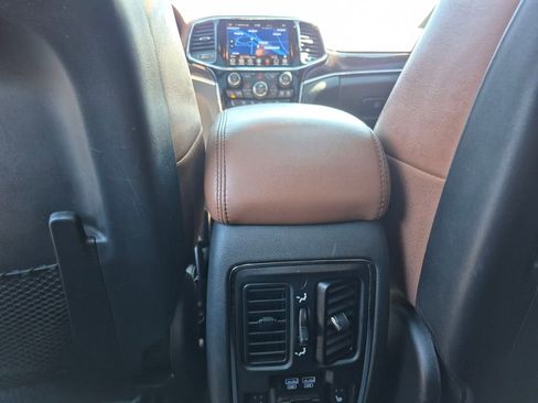 Used 2020 Jeep Grand Cherokee Overland image 12