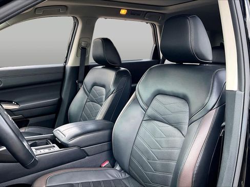 Used 2025 Nissan Pathfinder Platinum w/ Cargo Package FWD image 8