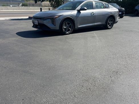 Used 2025 Kia K4 FWD image 1