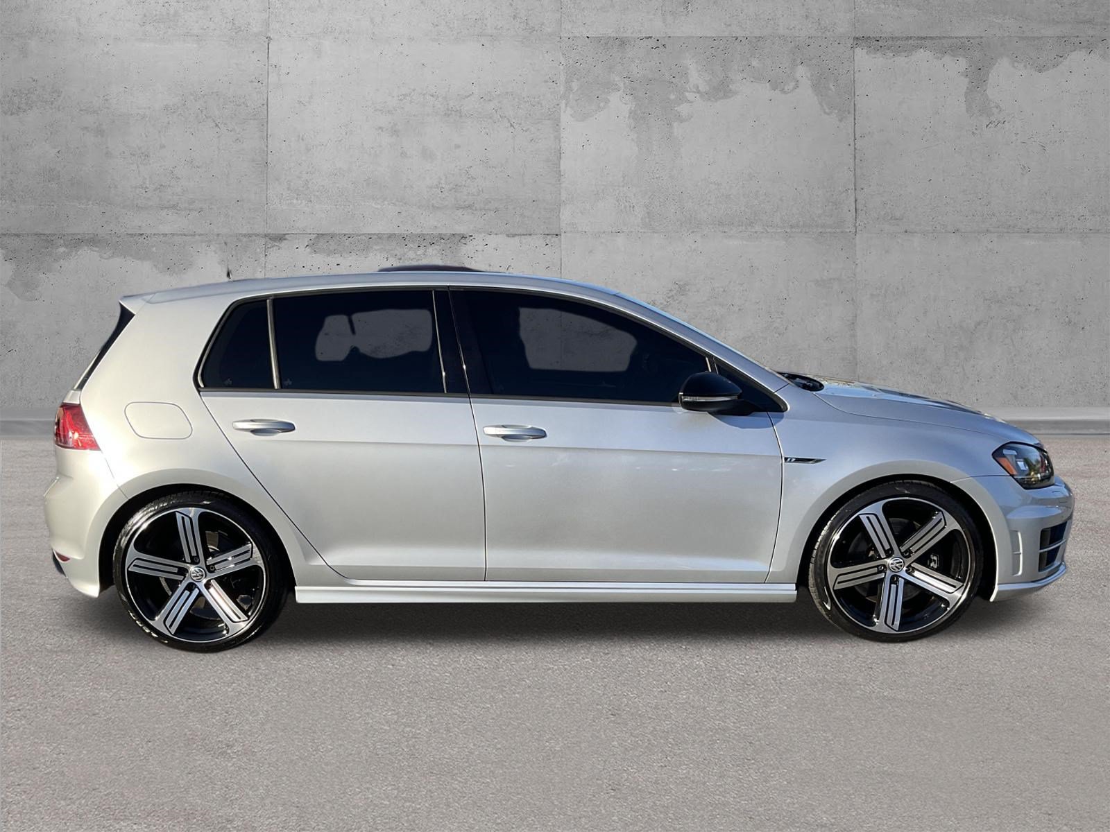 Used 2017 Volkswagen Golf R 4-Door AWD/4WD image 2