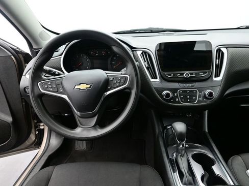 Used 2023 Chevrolet Malibu LT FWD image 16