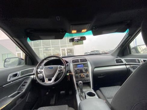 Used 2012 Ford Explorer XLT w/ Class III Trailer Tow Pkg image 5