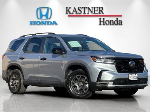 Certified 2024 Honda Pilot TrailSport image 1