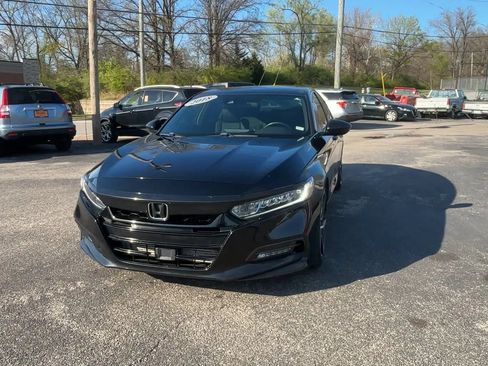 Used 2018 Honda Accord Sport image 3