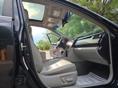 Used 2012 Toyota Camry XLE image 10