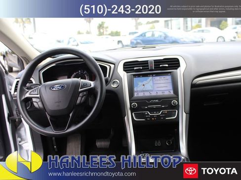 Used 2019 Ford Fusion SE FWD image 17