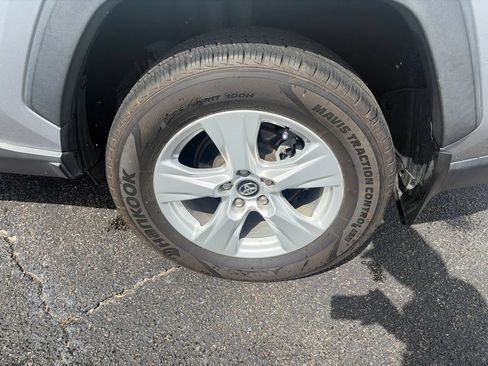 Used 2020 Toyota RAV4 XLE FWD image 11