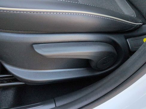 New 2025 Hyundai Venue Limited image 18