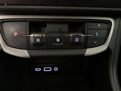 Used 2023 GMC Terrain SLE w/ Driver Convenience Package image 19