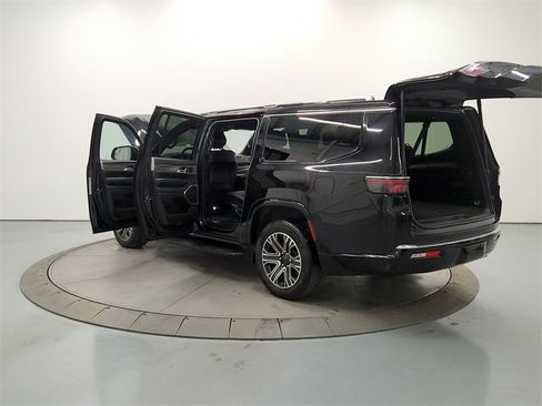 Used 2024 Jeep Wagoneer L Series II w/ Flexible Seating Group image 13