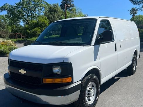 Used 2014 Chevrolet Express 2500 RWD image 1