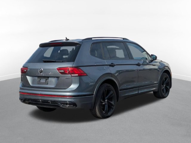 Used 2023 Volkswagen Tiguan SE R-Line AWD/4WD image 3