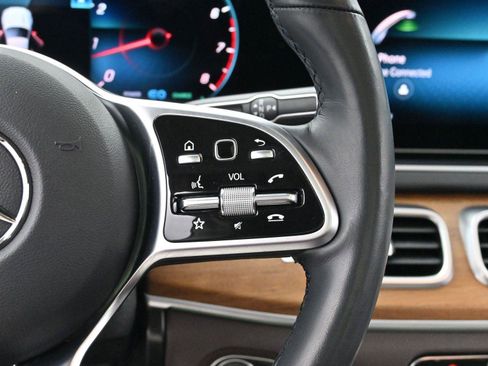 Used 2023 Mercedes-Benz GLS 450 4MATIC image 17