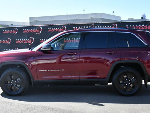 Used 2022 Jeep Grand Cherokee Limited 4xe w/ MOPAR Finishing Package image 4