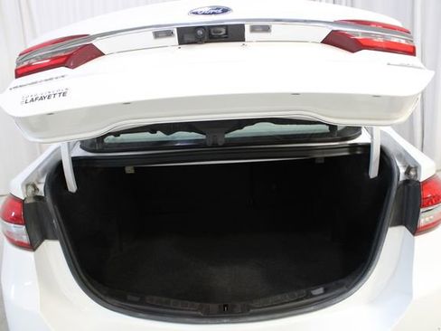 Used 2017 Ford Fusion SE w/ Fusion SE Technology Package image 30