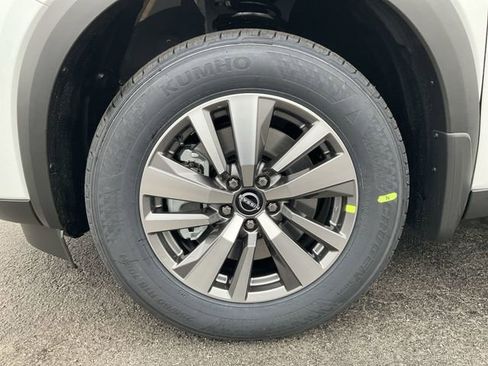 New 2026 Nissan Pathfinder SL image 9