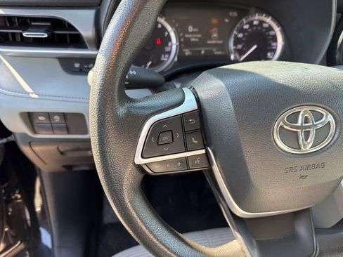 Used 2023 Toyota Highlander L FWD image 17