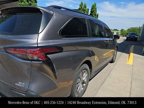 Used 2021 Toyota Sienna XLE FWD image 5