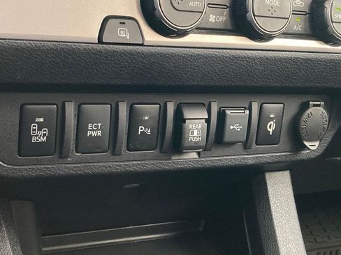 Used 2022 Toyota Tacoma Limited RWD image 30