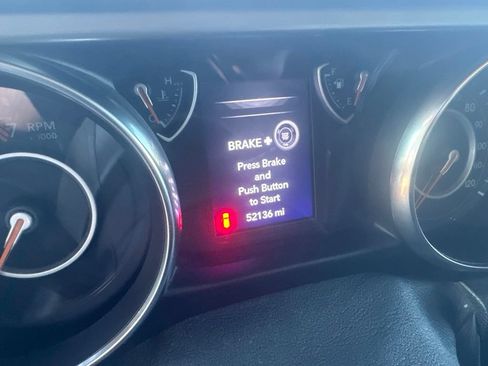 Used 2019 Jeep Wrangler Sport AWD/4WD image 12