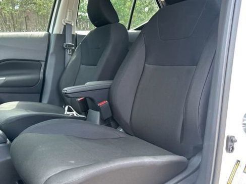 New 2025 Nissan Kicks Play S image 18