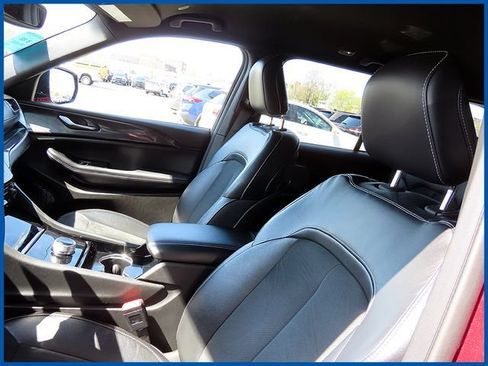 Used 2023 Jeep Grand Cherokee Altitude AWD/4WD image 13