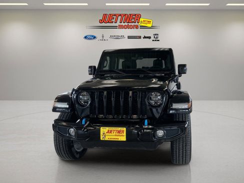 Used 2022 Jeep Wrangler Unlimited Sahara AWD/4WD image 3