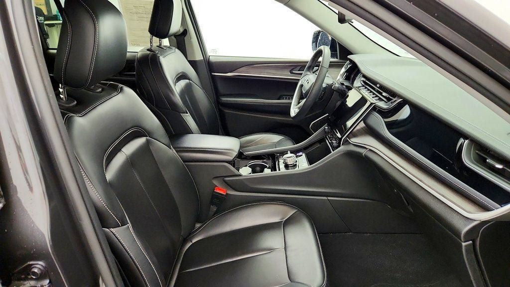Used 2023 Jeep Grand Cherokee 4WD 4xe image 23