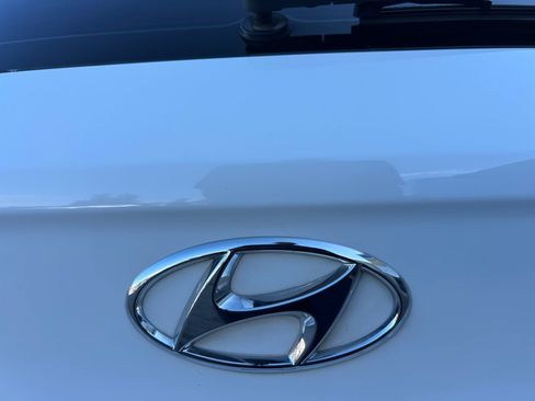 Certified 2024 Hyundai Venue Limited FWD image 28