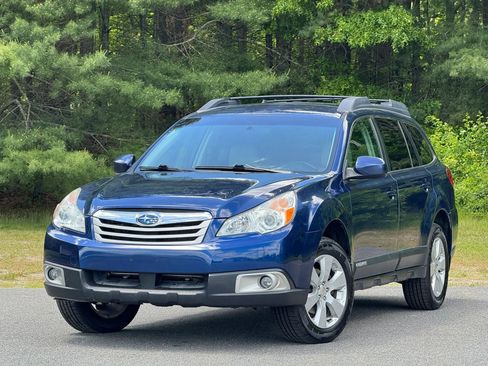 Used 2010 Subaru Outback 2.5i Premium AWD/4WD image 1