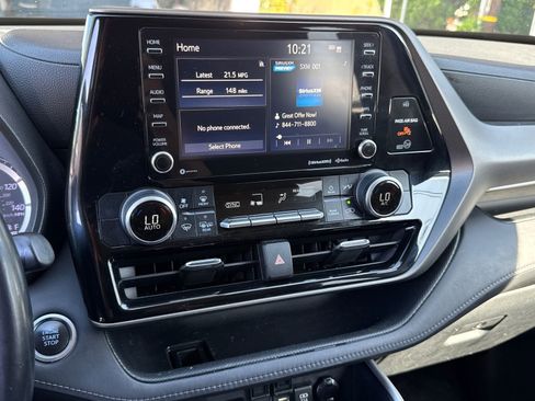 Used 2020 Toyota Highlander LE image 4