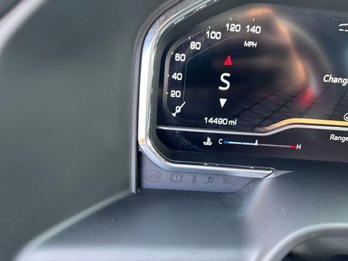 Used 2025 GMC Sierra 2500 AT4 image 19