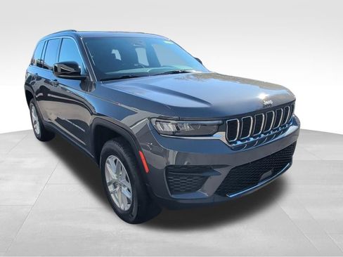 Certified 2025 Jeep Grand Cherokee Laredo X w/ Luxury Tech Group I AWD/4WD image 7