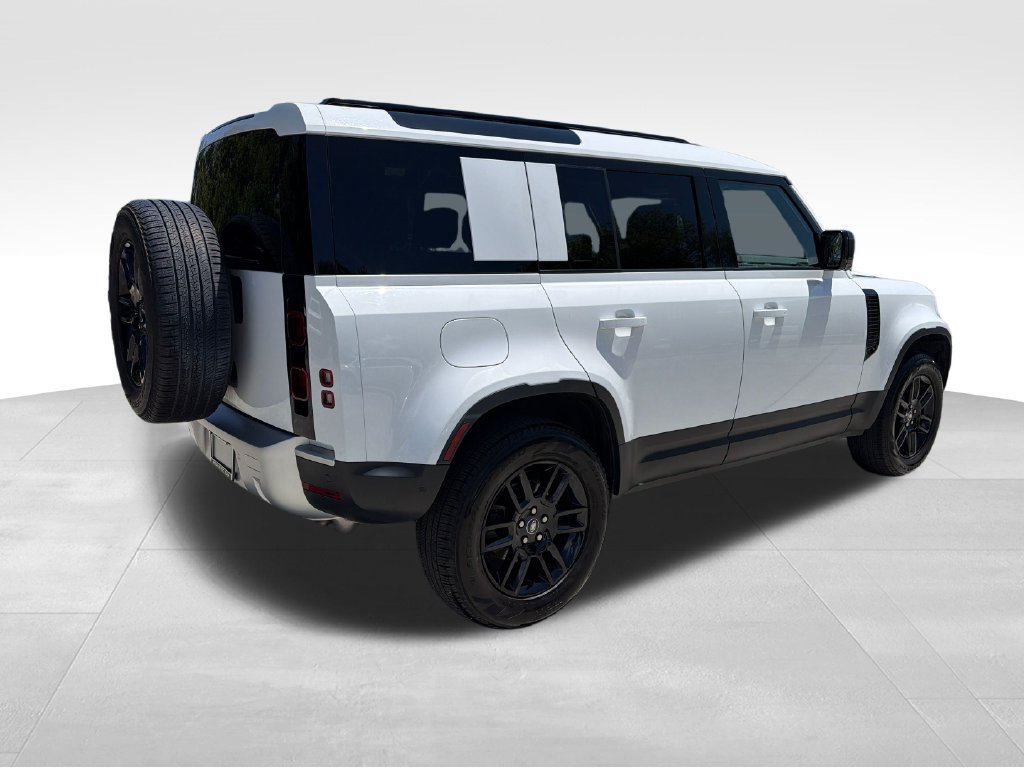 Used 2025 Land Rover Defender 110 S AWD/4WD image 7