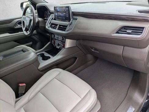 Used 2021 Chevrolet Suburban Z71 w/ Z71 Signature Package AWD/4WD image 24