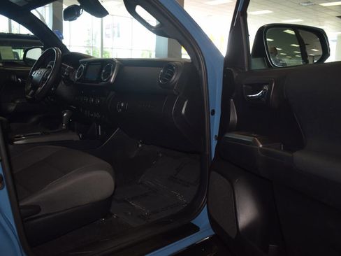Used 2019 Toyota Tacoma TRD Off-Road w/ Technology Package AWD/4WD image 24