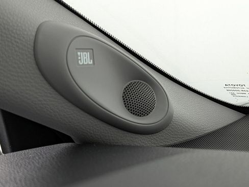 Used 2019 Toyota Camry XLE w/ Navigation Package image 13