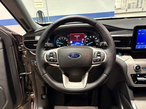 Used 2021 Ford Explorer XLT w/ Equipment Group 202A image 10