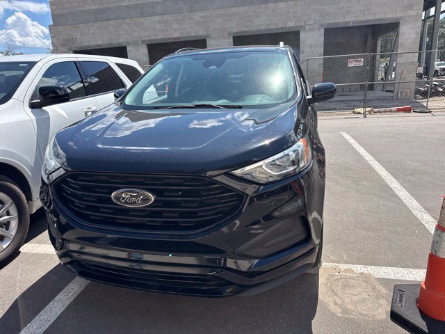 Used 2022 Ford Edge SE w/ Black Appearance Package AWD/4WD image 2