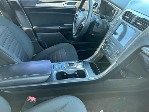 Used 2020 Ford Fusion SE FWD image 7