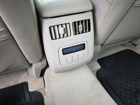 Used 2010 Cadillac DTS Luxury image 27